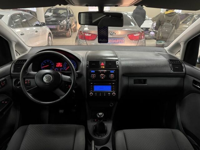 Фольксваген Туран 2006 в Кропивницком (Кировограде) на Automoto.ua Серый Фольксваген Туран, объемом двигателя 1.6 л и пробегом 213 тыс. км за 6600 $, фото 11 на Automoto.ua