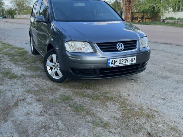 Серый Фольксваген Туран, объемом двигателя 1.4 л и пробегом 240 тыс. км за 5300 $, фото 1 на Automoto.ua