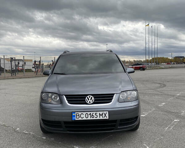 Серый Фольксваген Туран, объемом двигателя 1.6 л и пробегом 240 тыс. км за 7000 $, фото 9 на Automoto.ua