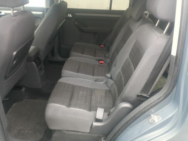 Серый Фольксваген Туран, объемом двигателя 1.6 л и пробегом 280 тыс. км за 5400 $, фото 6 на Automoto.ua