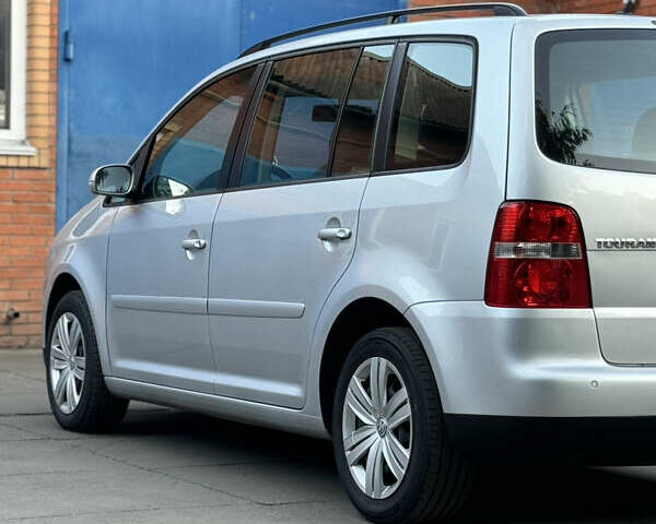 Серый Фольксваген Туран, объемом двигателя 1.6 л и пробегом 219 тыс. км за 6599 $, фото 12 на Automoto.ua