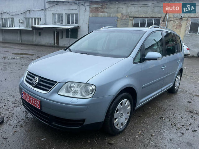 Серый Фольксваген Туран, объемом двигателя 2 л и пробегом 202 тыс. км за 5800 $, фото 1 на Automoto.ua