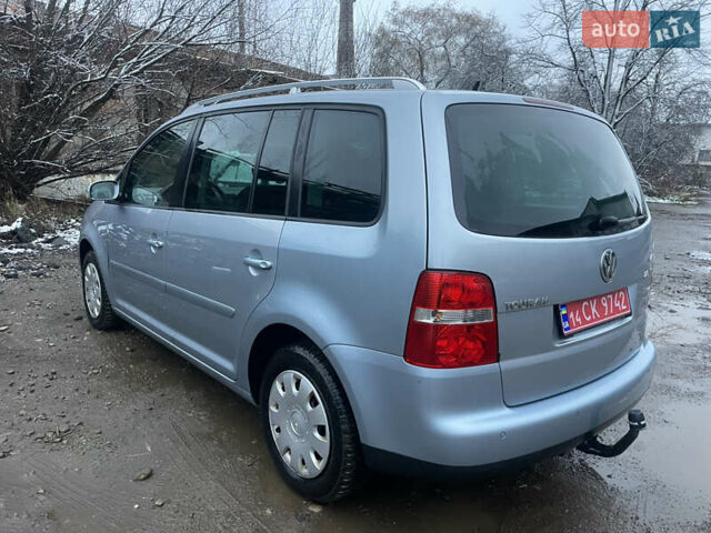 Серый Фольксваген Туран, объемом двигателя 2 л и пробегом 202 тыс. км за 5800 $, фото 2 на Automoto.ua