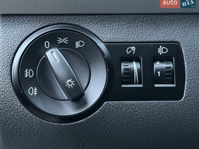 Серый Фольксваген Туран, объемом двигателя 1.6 л и пробегом 219 тыс. км за 6599 $, фото 32 на Automoto.ua