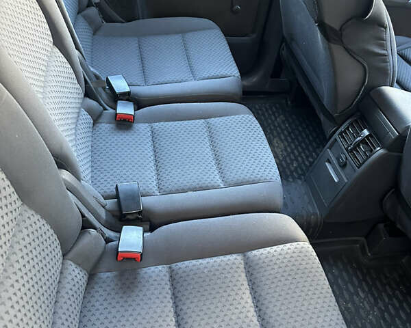 Серый Фольксваген Туран, объемом двигателя 1.6 л и пробегом 211 тыс. км за 6000 $, фото 13 на Automoto.ua