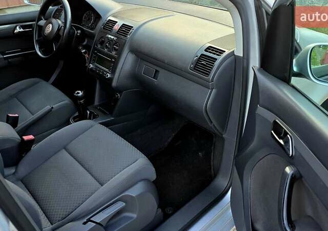 Серый Фольксваген Туран, объемом двигателя 1.6 л и пробегом 270 тыс. км за 6499 $, фото 42 на Automoto.ua