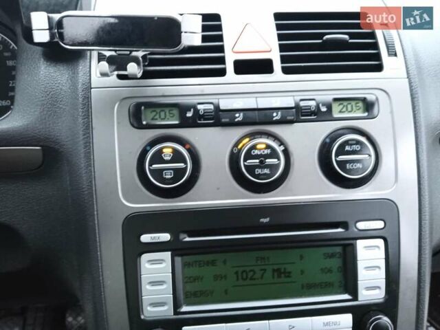 Сірий Фольксваген Туран, об'ємом двигуна 1.39 л та пробігом 243 тис. км за 5350 $, фото 60 на Automoto.ua