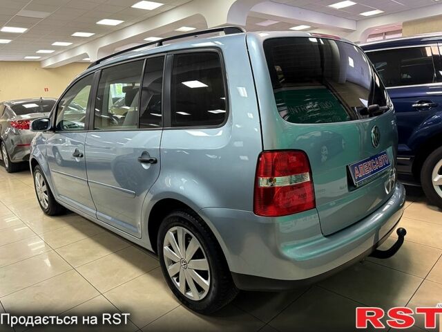 Серый Фольксваген Туран, объемом двигателя 1.6 л и пробегом 213 тыс. км за 6600 $, фото 1 на Automoto.ua