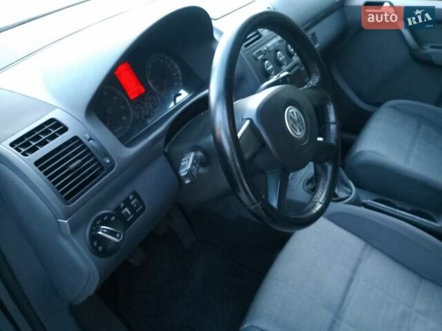 Серый Фольксваген Туран, объемом двигателя 1.6 л и пробегом 215 тыс. км за 5900 $, фото 31 на Automoto.ua