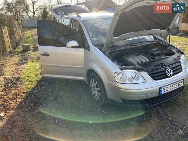 Серый Фольксваген Туран, объемом двигателя 1.9 л и пробегом 400 тыс. км за 6500 $, фото 1 на Automoto.ua