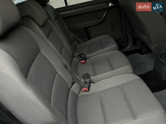 Сірий Фольксваген Туран, об'ємом двигуна 1.9 л та пробігом 264 тис. км за 5400 $, фото 43 на Automoto.ua