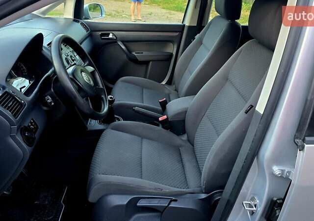 Серый Фольксваген Туран, объемом двигателя 1.6 л и пробегом 270 тыс. км за 6499 $, фото 34 на Automoto.ua