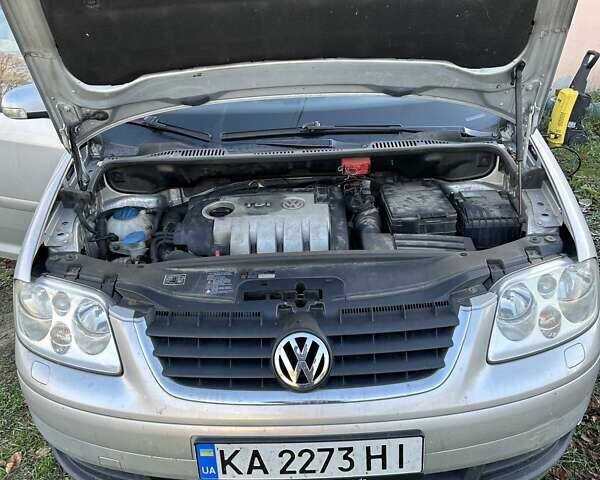 Серый Фольксваген Туран, объемом двигателя 1.9 л и пробегом 233 тыс. км за 6300 $, фото 7 на Automoto.ua