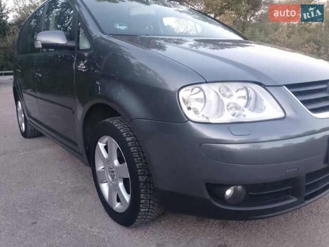 Серый Фольксваген Туран, объемом двигателя 1.6 л и пробегом 215 тыс. км за 5900 $, фото 11 на Automoto.ua