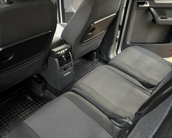 Серый Фольксваген Туран, объемом двигателя 1.9 л и пробегом 206 тыс. км за 6800 $, фото 7 на Automoto.ua