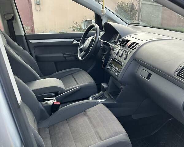 Серый Фольксваген Туран, объемом двигателя 1.9 л и пробегом 233 тыс. км за 6300 $, фото 20 на Automoto.ua