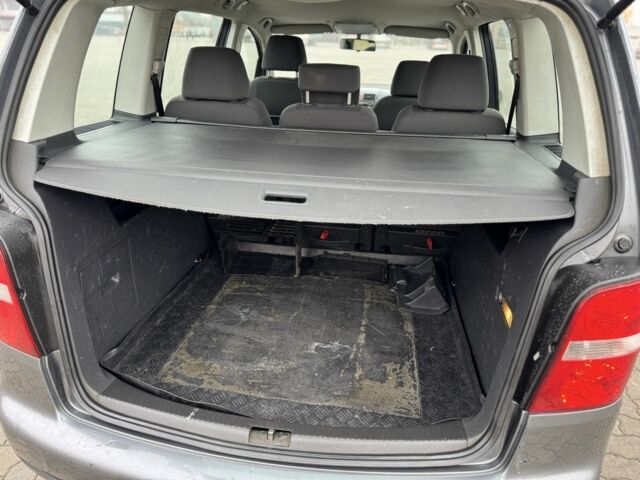 Серый Фольксваген Туран, объемом двигателя 2 л и пробегом 370 тыс. км за 2550 $, фото 11 на Automoto.ua