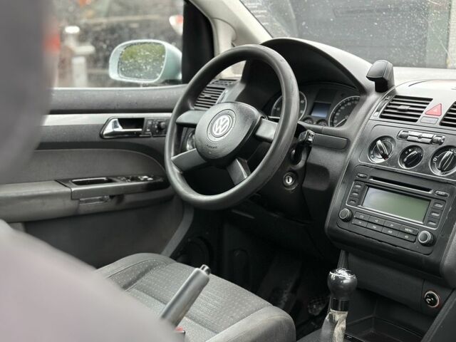 Серый Фольксваген Туран, объемом двигателя 1.9 л и пробегом 123 тыс. км за 2800 $, фото 4 на Automoto.ua