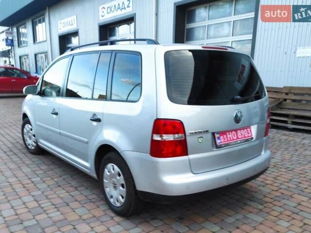 Серый Фольксваген Туран, объемом двигателя 1.6 л и пробегом 220 тыс. км за 5650 $, фото 5 на Automoto.ua