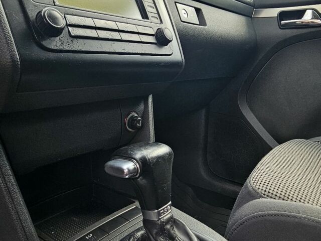 Серый Фольксваген Туран, объемом двигателя 2 л и пробегом 367 тыс. км за 2657 $, фото 20 на Automoto.ua