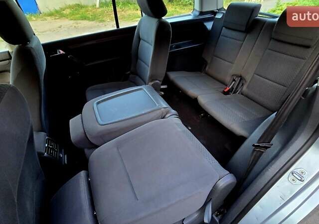 Серый Фольксваген Туран, объемом двигателя 1.6 л и пробегом 270 тыс. км за 6499 $, фото 46 на Automoto.ua