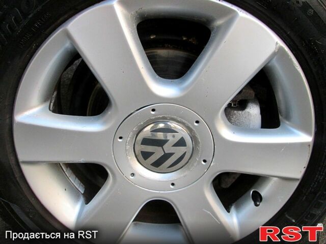 Серый Фольксваген Туран, объемом двигателя 1.6 л и пробегом 230 тыс. км за 6500 $, фото 6 на Automoto.ua