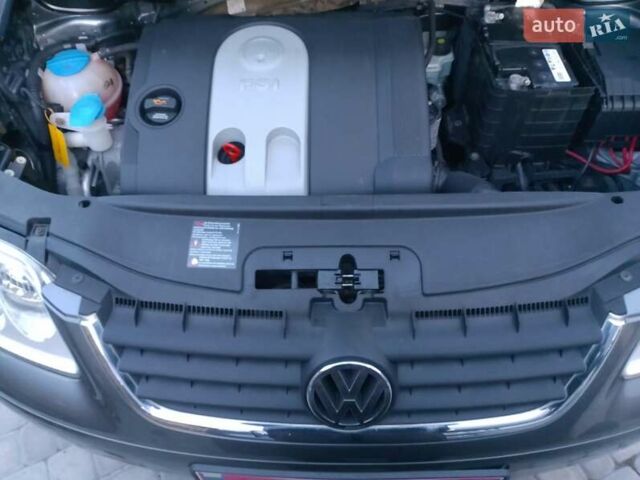 Серый Фольксваген Туран, объемом двигателя 1.6 л и пробегом 215 тыс. км за 5900 $, фото 37 на Automoto.ua