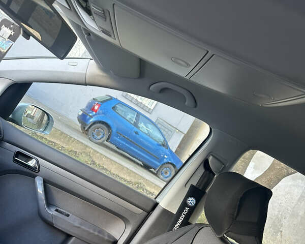 Серый Фольксваген Туран, объемом двигателя 1.6 л и пробегом 211 тыс. км за 6000 $, фото 21 на Automoto.ua