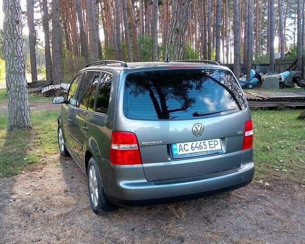 Серый Фольксваген Туран, объемом двигателя 1.6 л и пробегом 257 тыс. км за 5500 $, фото 3 на Automoto.ua