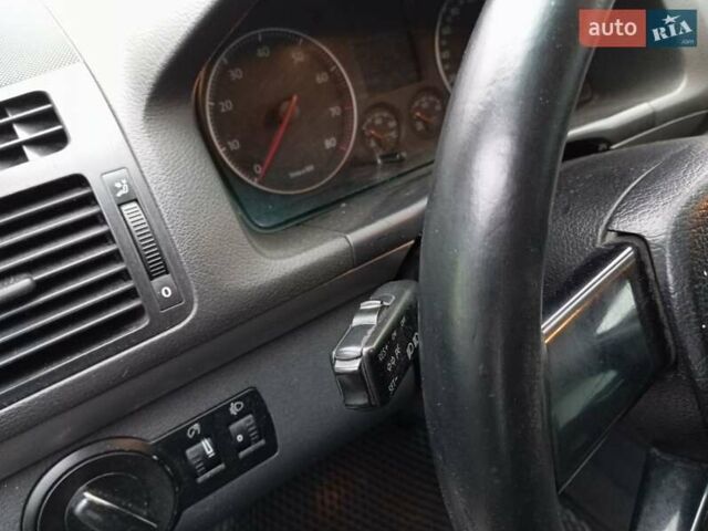 Серый Фольксваген Туран, объемом двигателя 1.98 л и пробегом 250 тыс. км за 5200 $, фото 46 на Automoto.ua