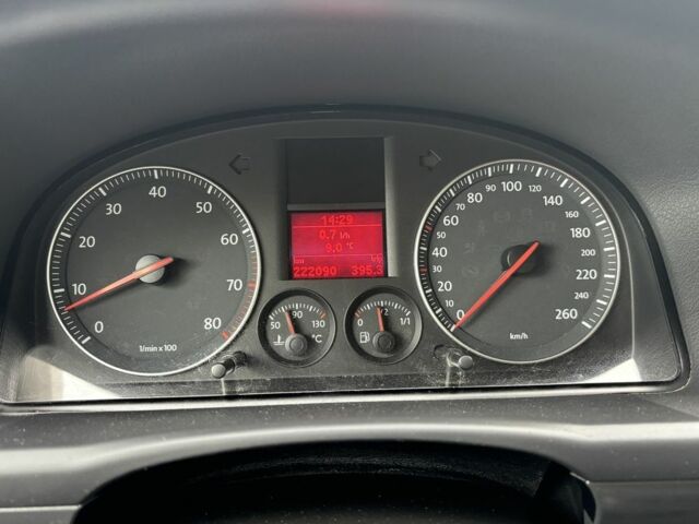 Серый Фольксваген Туран, объемом двигателя 1.6 л и пробегом 222 тыс. км за 5899 $, фото 9 на Automoto.ua