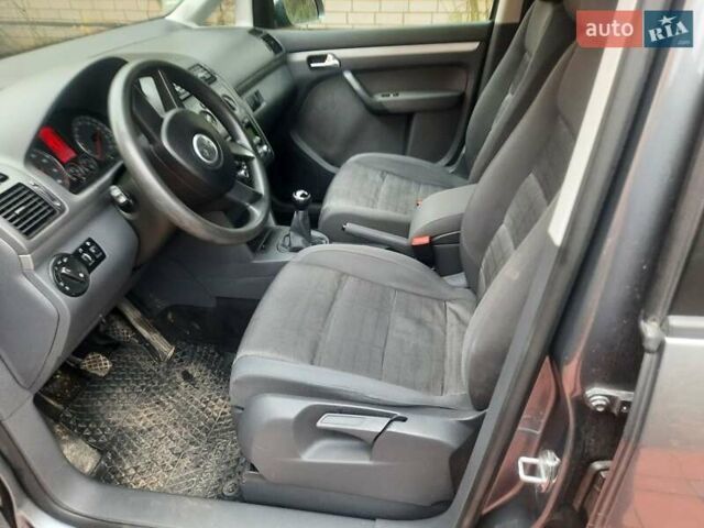 Серый Фольксваген Туран, объемом двигателя 1.6 л и пробегом 193 тыс. км за 6400 $, фото 7 на Automoto.ua