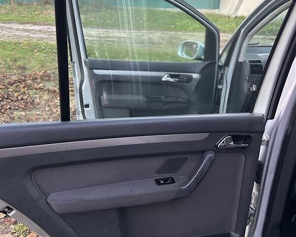 Серый Фольксваген Туран, объемом двигателя 1.9 л и пробегом 233 тыс. км за 6300 $, фото 25 на Automoto.ua