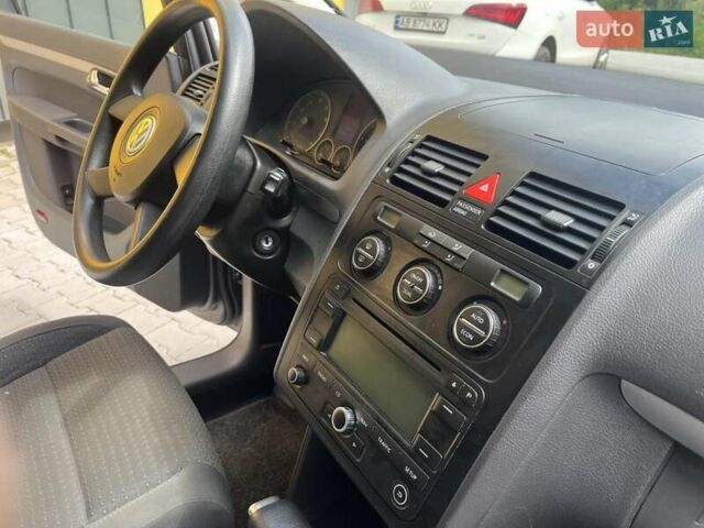 Серый Фольксваген Туран, объемом двигателя 1.6 л и пробегом 186 тыс. км за 6900 $, фото 11 на Automoto.ua