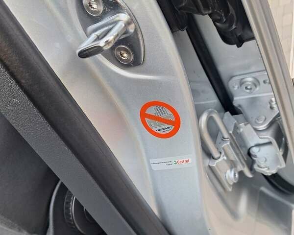 Серый Фольксваген Туран, объемом двигателя 1.6 л и пробегом 214 тыс. км за 6299 $, фото 35 на Automoto.ua