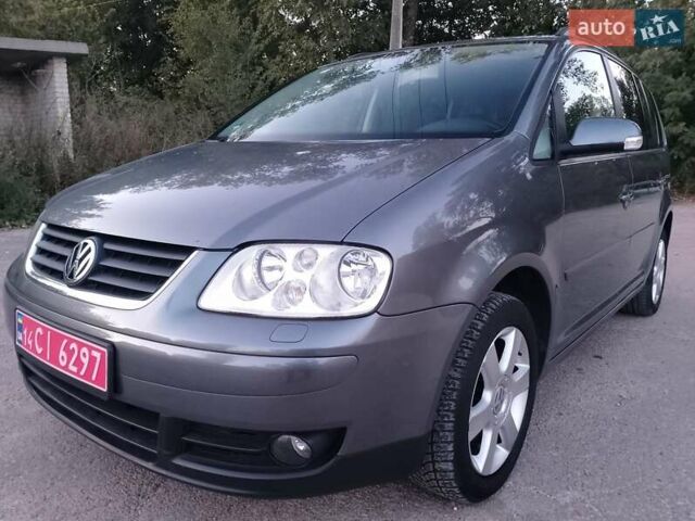 Серый Фольксваген Туран, объемом двигателя 1.6 л и пробегом 215 тыс. км за 5900 $, фото 23 на Automoto.ua