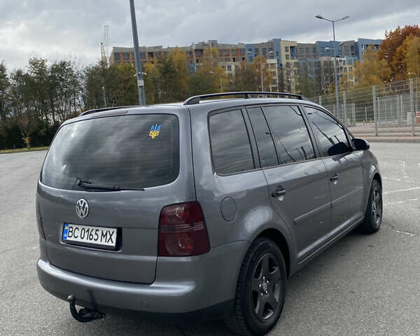 Серый Фольксваген Туран, объемом двигателя 1.6 л и пробегом 240 тыс. км за 7000 $, фото 6 на Automoto.ua
