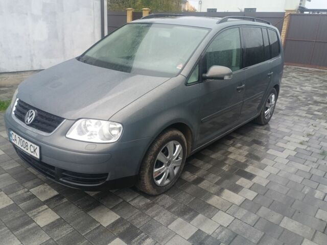 Серый Фольксваген Туран, объемом двигателя 1.6 л и пробегом 280 тыс. км за 5400 $, фото 2 на Automoto.ua