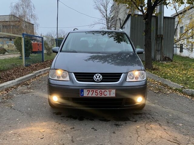 Серый Фольксваген Туран, объемом двигателя 2 л и пробегом 320 тыс. км за 3400 $, фото 6 на Automoto.ua