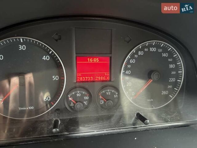 Сірий Фольксваген Туран, об'ємом двигуна 1.9 л та пробігом 283 тис. км за 5400 $, фото 33 на Automoto.ua