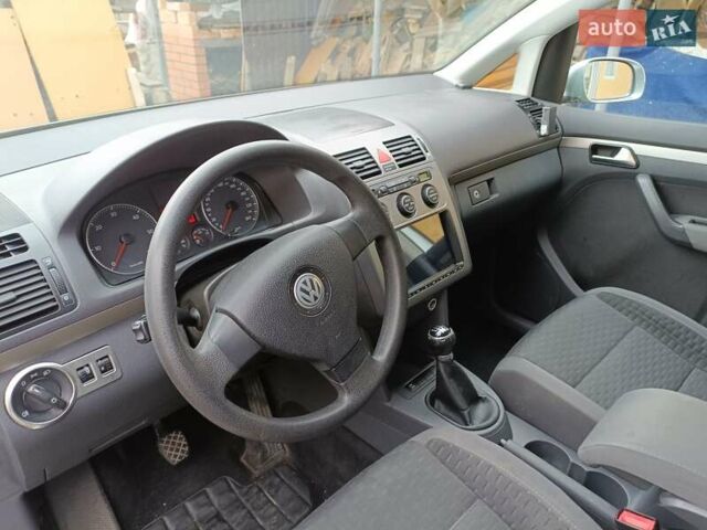 Сірий Фольксваген Туран, об'ємом двигуна 1.9 л та пробігом 324 тис. км за 7500 $, фото 5 на Automoto.ua
