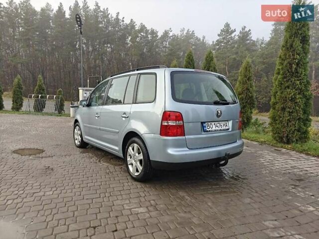 Серый Фольксваген Туран, объемом двигателя 1.6 л и пробегом 205 тыс. км за 5950 $, фото 1 на Automoto.ua