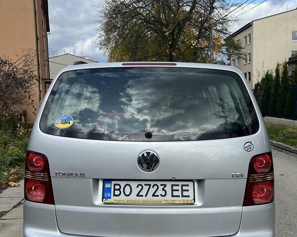 Сірий Фольксваген Туран, об'ємом двигуна 1.9 л та пробігом 283 тис. км за 5400 $, фото 2 на Automoto.ua