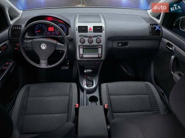 Серый Фольксваген Туран, объемом двигателя 1.39 л и пробегом 211 тыс. км за 6799 $, фото 10 на Automoto.ua