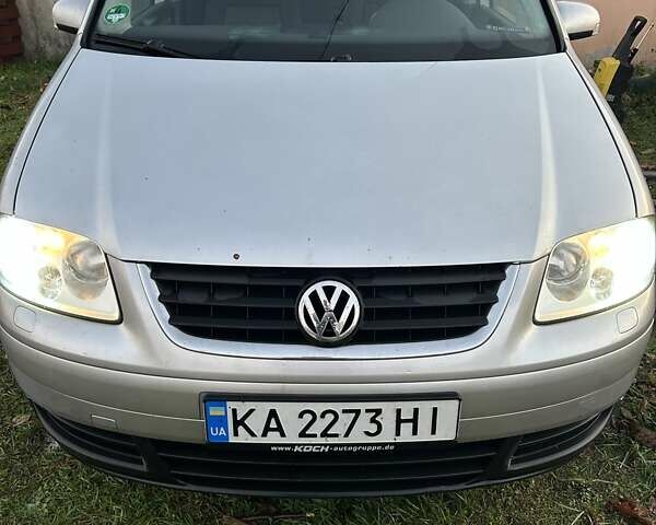 Серый Фольксваген Туран, объемом двигателя 1.9 л и пробегом 233 тыс. км за 6300 $, фото 5 на Automoto.ua