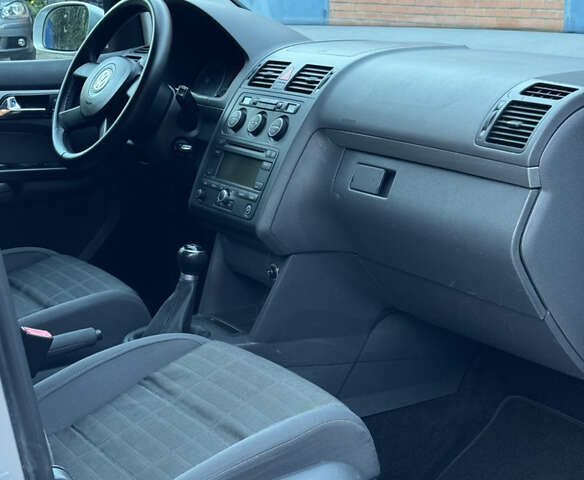 Сірий Фольксваген Туран, об'ємом двигуна 1.6 л та пробігом 219 тис. км за 6699 $, фото 23 на Automoto.ua