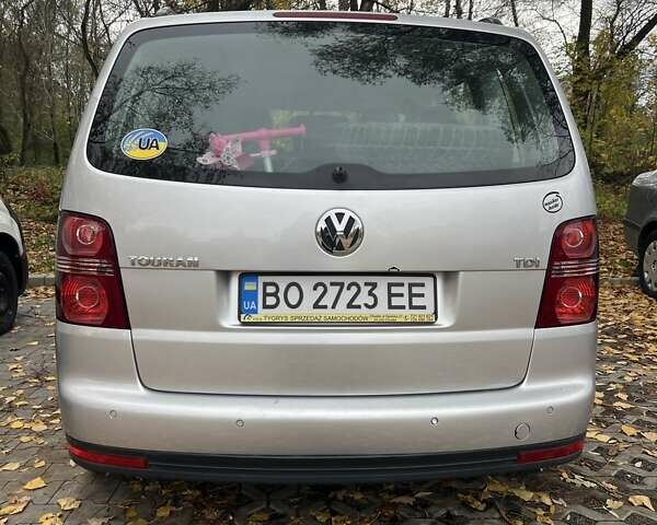 Сірий Фольксваген Туран, об'ємом двигуна 1.9 л та пробігом 283 тис. км за 5400 $, фото 23 на Automoto.ua