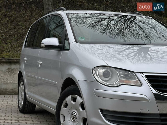 Серый Фольксваген Туран, объемом двигателя 1.9 л и пробегом 284 тыс. км за 6500 $, фото 11 на Automoto.ua