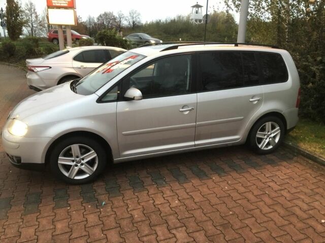 Серый Фольксваген Туран, объемом двигателя 2 л и пробегом 260 тыс. км за 7599 $, фото 3 на Automoto.ua