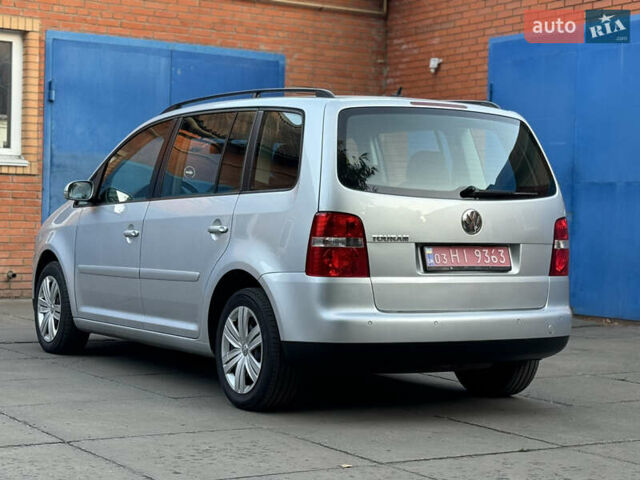 Серый Фольксваген Туран, объемом двигателя 1.6 л и пробегом 219 тыс. км за 6599 $, фото 2 на Automoto.ua